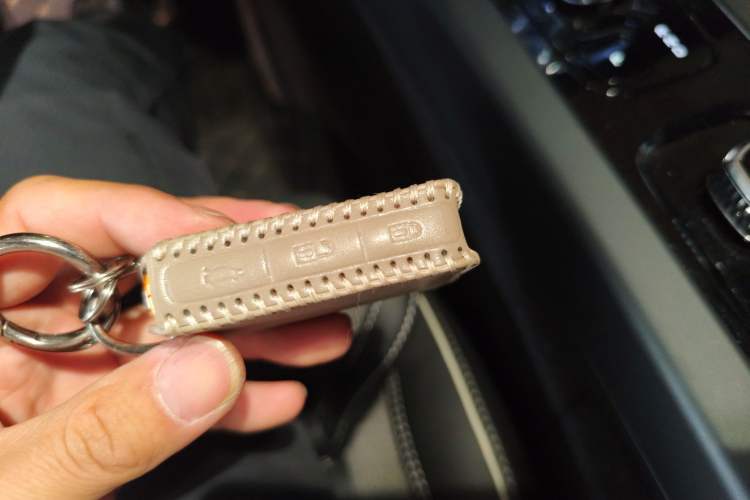 Used Volvo XC60 New Energy 2024 T8 Plug-in Hybrid Long-Range All-Wheel Drive Zhiyuan Polar Night Edition