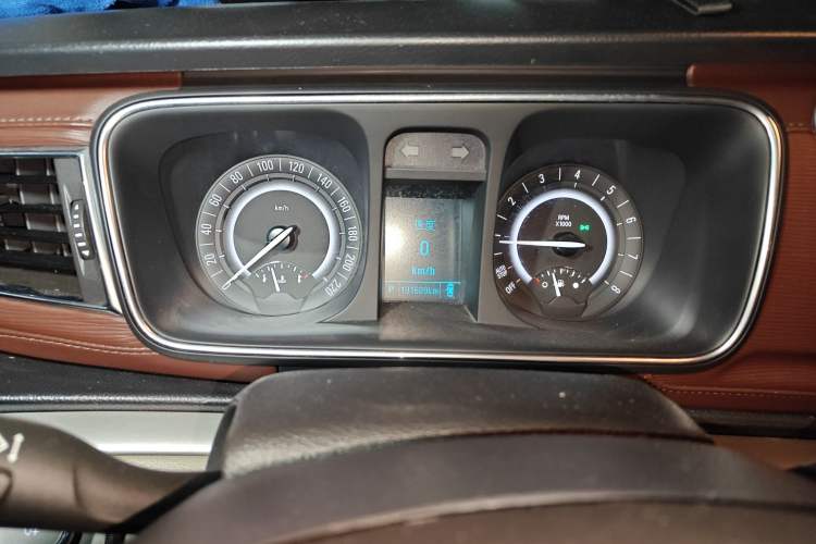 Used Buick GL8 2018 28T Luxury Model China VI Standard
