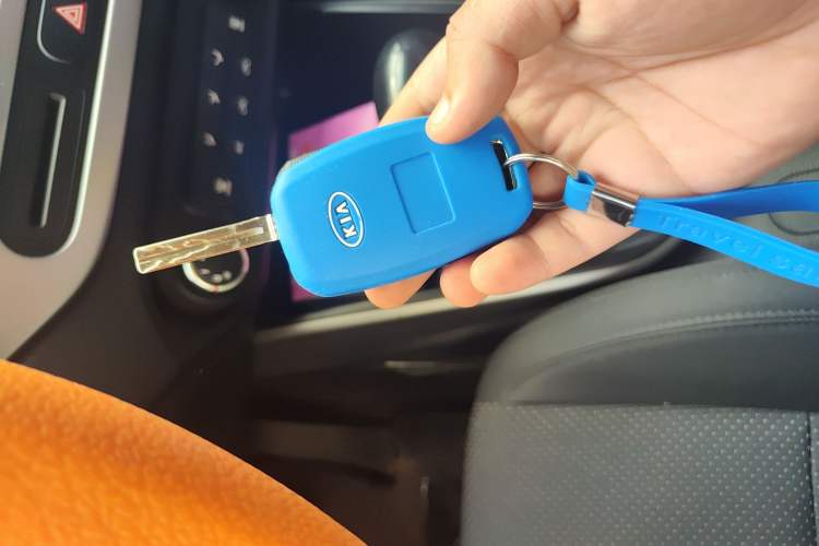 Used Kia Carens 2013 2.0L 7-Seater Automatic Standard Version China V Standard