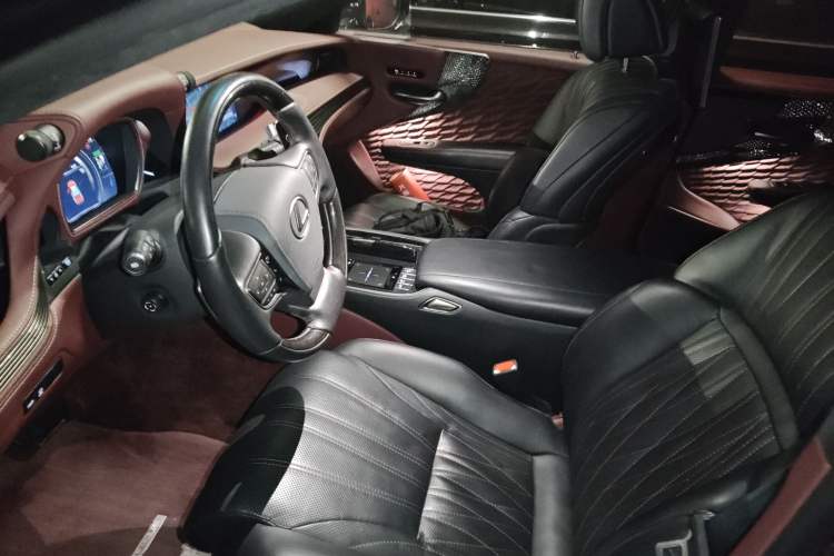 Used Lexus LS 2018 500h Executive Edition China VI Left Front Seat