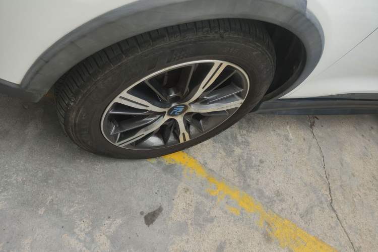 Used BYD Yuan New Energy 2018 EV360 Smart Connected Cool Model Left Front Wheel Hub