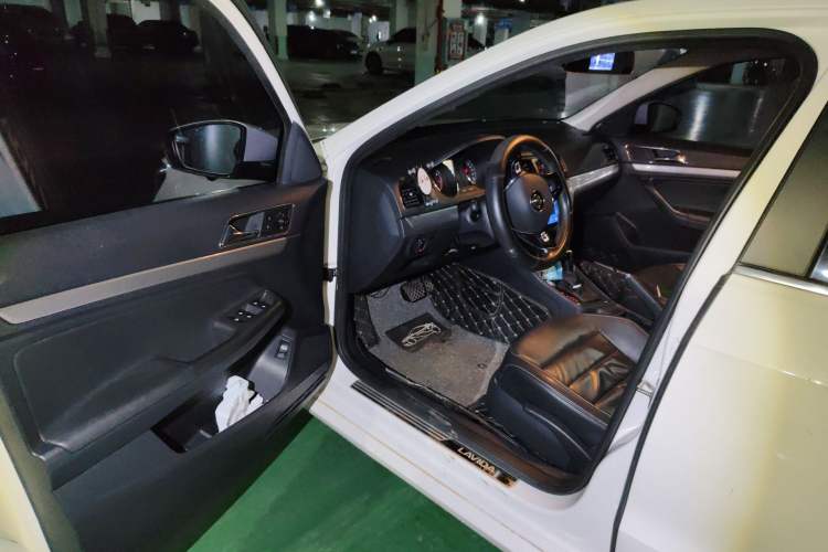 Used Volkswagen Lavida 2017 1.6L Automatic Comfort Edition
