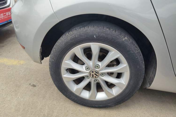 Used Volkswagen Golf 2012 1.6L Automatic Comfort Model Right Rear Wheel Hub