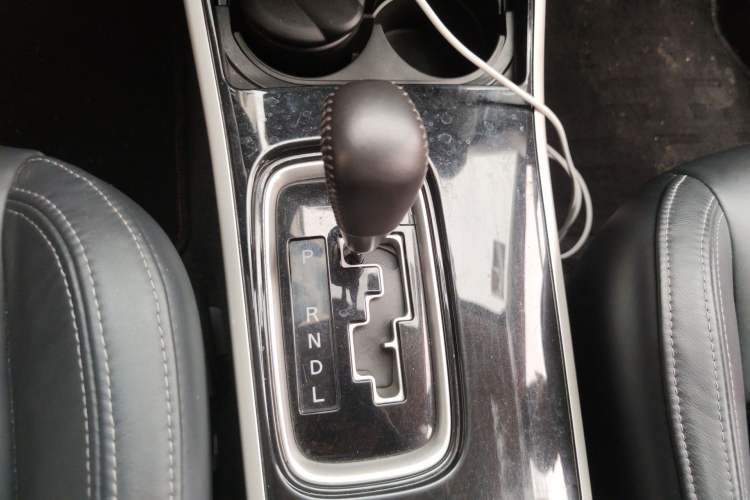 Used Mitsubishi Outlander 2019 2.4L 4x4 Zhi Xiang Edition 5 Seats China V Emission Standard