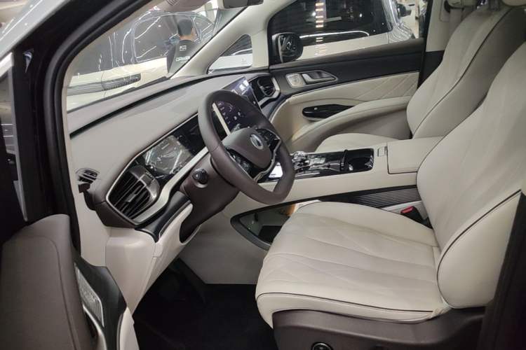 Used Denza D9 2024 DM-i 980 Four-Wheel Drive Prestige Model
