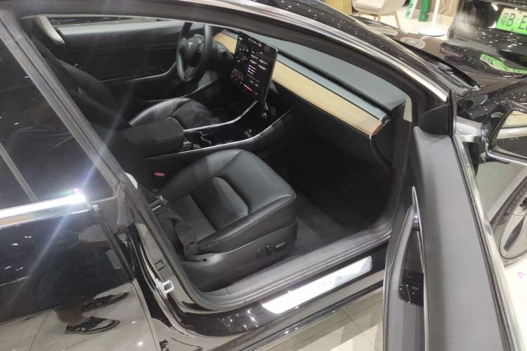 Used Tesla Model 3 2020 Long-Range Rear-Wheel-Drive Version
