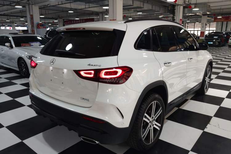 Used Mercedes-Benz GLA 2022 GLA 220 4MATIC Rear Right 45 Deg