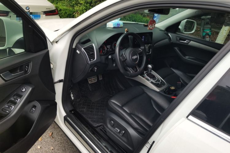 Used Audi Q5 2017 Plus 40 TFSI Ambition Model Driver Seat