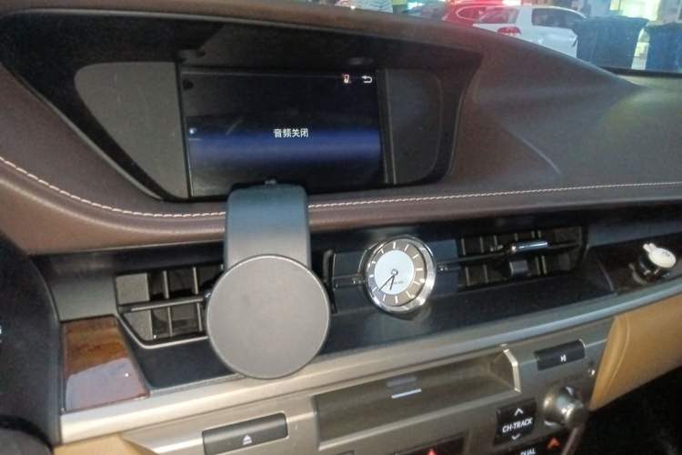 Used Lexus ES 2015 300h Luxury Edition Audio And AC Panel