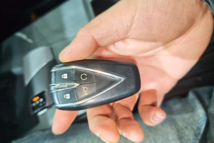 Used Oshan Z6 2023 Blue Whale 1.5T DCT Smart-Led City Edition
