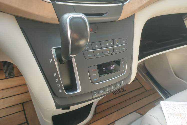 Used Buick GL8 2017 ES 28T Comfort Model China V Standard