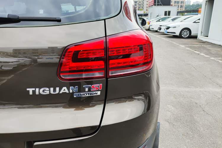 Used Volkswagen Tiguan 2015 1.8TSI Automatic All-Wheel-Drive Luxury Model Right Rear Taillight