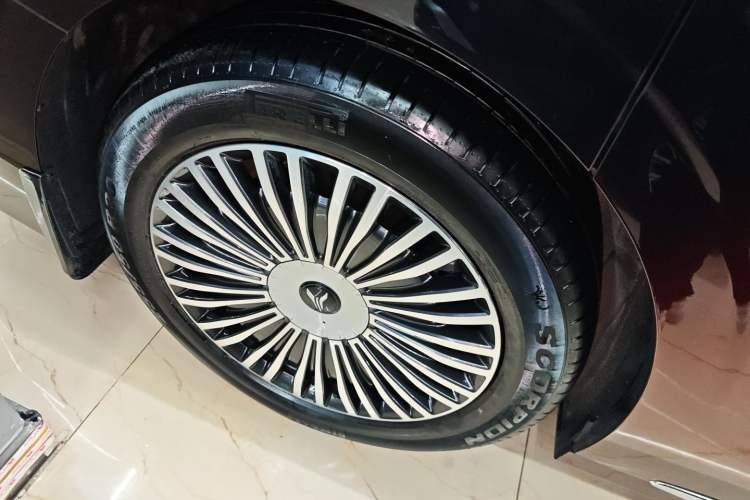 Used VOYAH Dream 2025 PHEV Four-Wheel-Drive Flagship Version – Qiankun Edition
