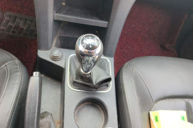 Used JMC Baodian 2022 2.5T Diesel Two-Wheel Drive Comfort Edition Long Wheelbase JX4D25A6L Gear Lever