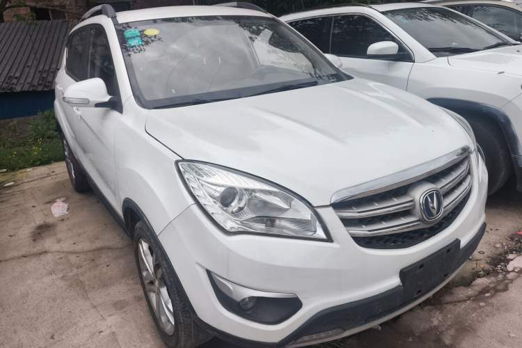 Used CHANGAN CS35 2016 1.6L Automatic Luxury Model China IV Standard Front Right 45 Deg