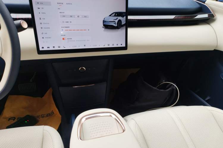 Used Zeekr X 2025 Four-Seater Rear-Drive Cube Version Audio And AC Panel