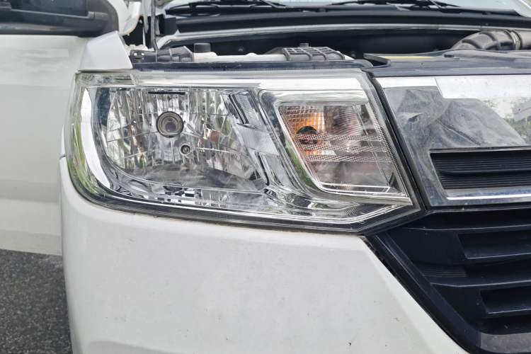 Used Wuling Zhengtu 2021 1.5L Adventure LAR Right Front Headlight