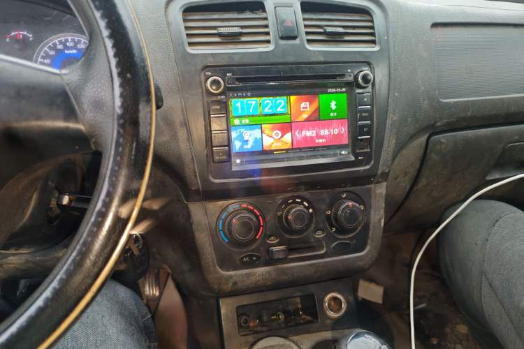 Used Dongfeng Fengon 330 2014 1.2L Manual Practical Version DK12-07 Audio And AC Panel