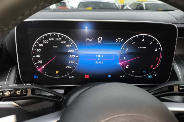 Used Mercedes-Benz GLC 2023 GLC 260 L 4MATIC Luxury Model 5 Seats Instrument Cluster