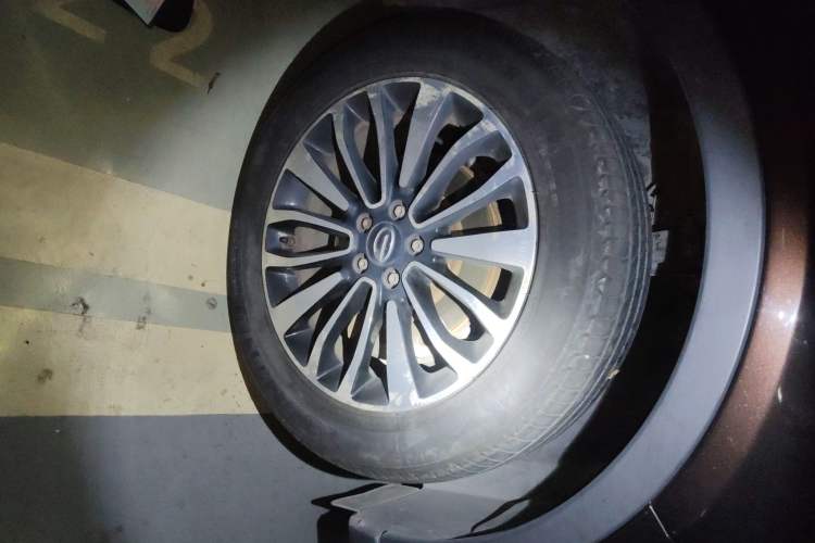 Used GAC Trumpchi GS5 Super 2015 2.0L Automatic Two-Wheel Drive Luxury Navigation Edition Right Front Wheel Hub