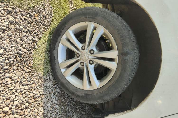 Used HYOSOW H3 2015 1.5L manual luxury version
