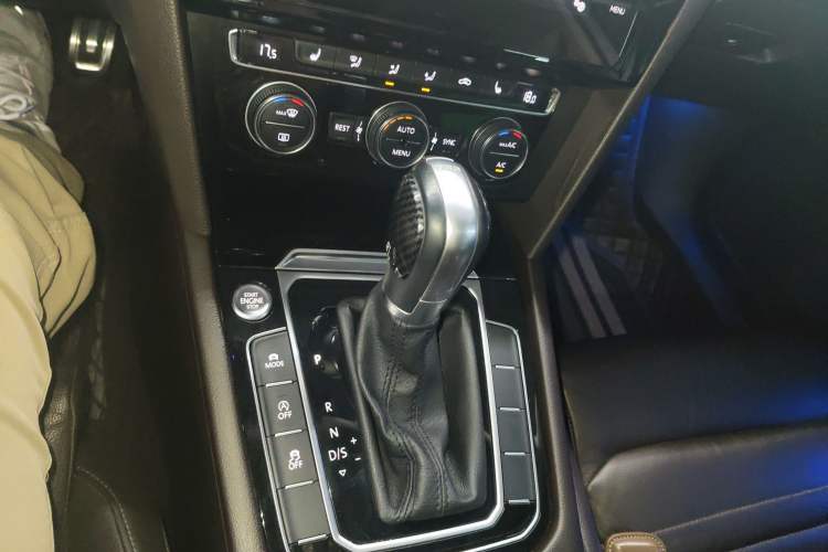 Used Volkswagen Variant 2016 380TSI Two-Wheel-Drive Style Edition Gear Lever