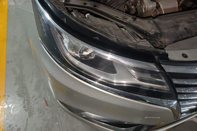 Used Roewe i6 New Energy 2017 45T Hybrid Connect & Smart Enjoyment Edition Right Front Headlight