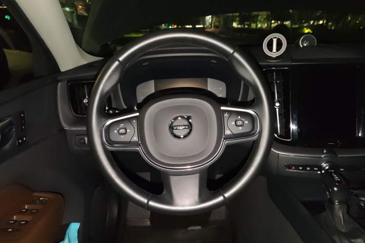 Used Volvo XC60 2019 T5 4x4 Smart Edition China VI Standard