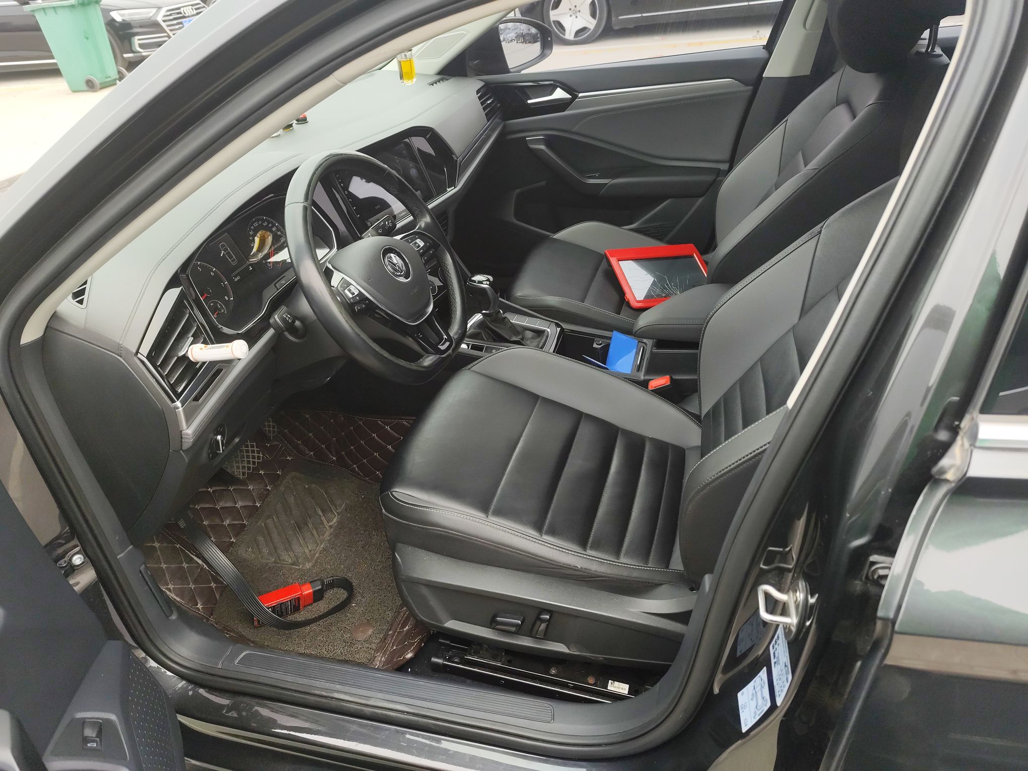 Переднее сиденье в автомобиле