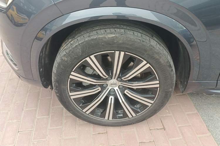 Used Volvo XC90 2021 B5 SmartDrive Luxury Edition 5-seater Left Front Wheel Hub