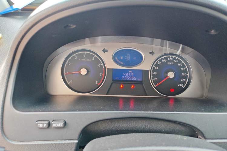 Used Geely Auto Classic Emgrand 2013 Sedan 1.8L Manual Entry-Level CNG Model
