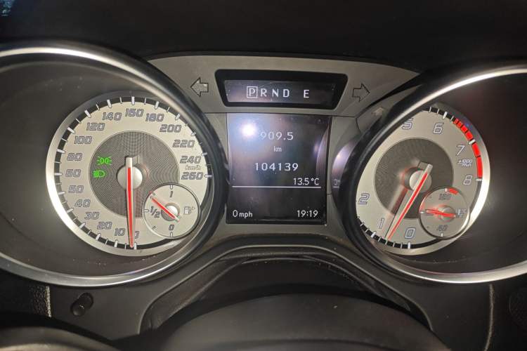 Used Mercedes-Benz SLK-Class 2011 SLK 200 Fashion Model