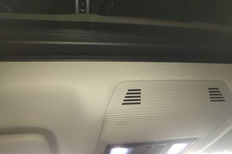 Used Volkswagen Tavendor 2024 380TSI All-Wheel Drive R-Line Cruise Edition Headliner