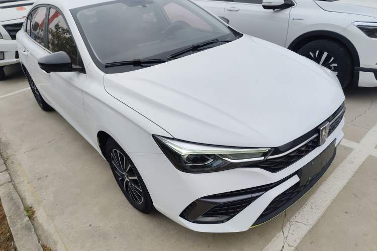 Used Roewe i5 2021 1.5L CVT Diamond Edition Front Right 45 Deg