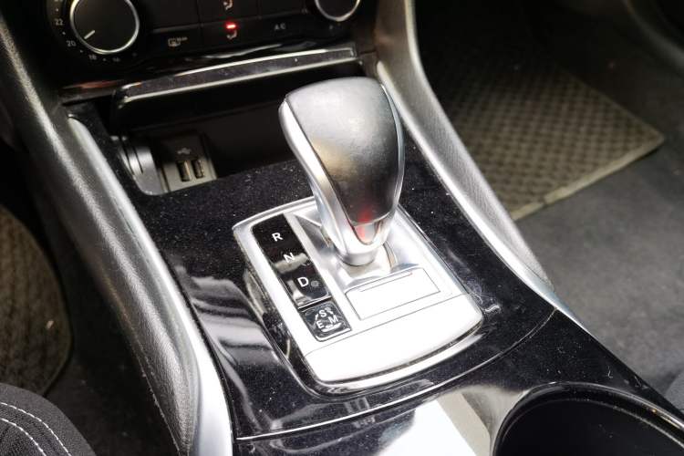 Used Infiniti QX30 2017 2.0T Four-Wheel Drive Fashion Edition Gear Lever