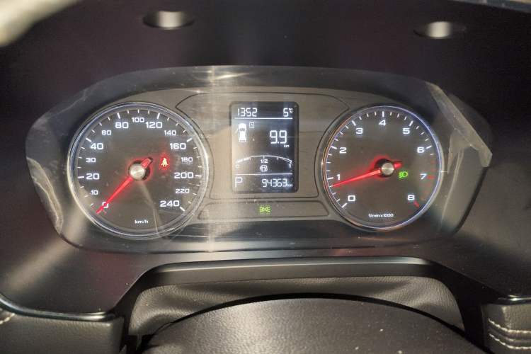 Used Roewe RX5 2016 20T Two-Wheel Drive Automatic Internet Smart Edition
