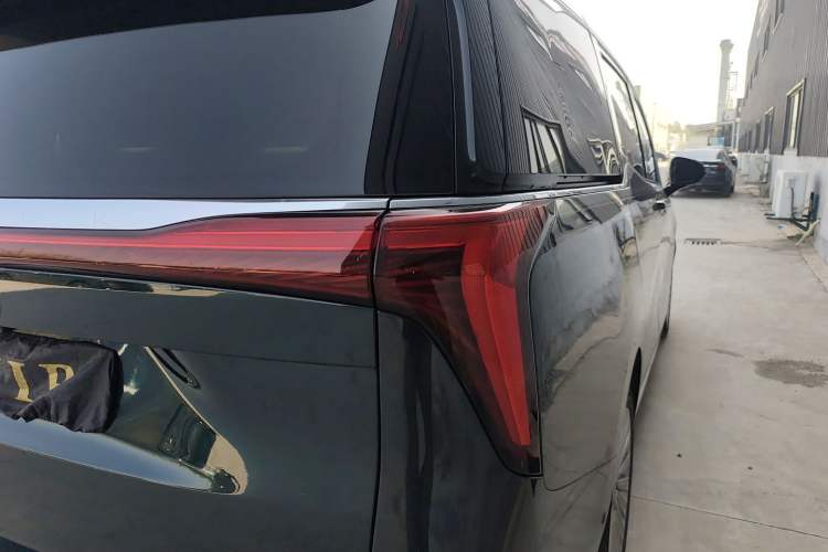 Used Buick Century 2023 2.0T Four-Seat Private Edition Right Rear Taillight