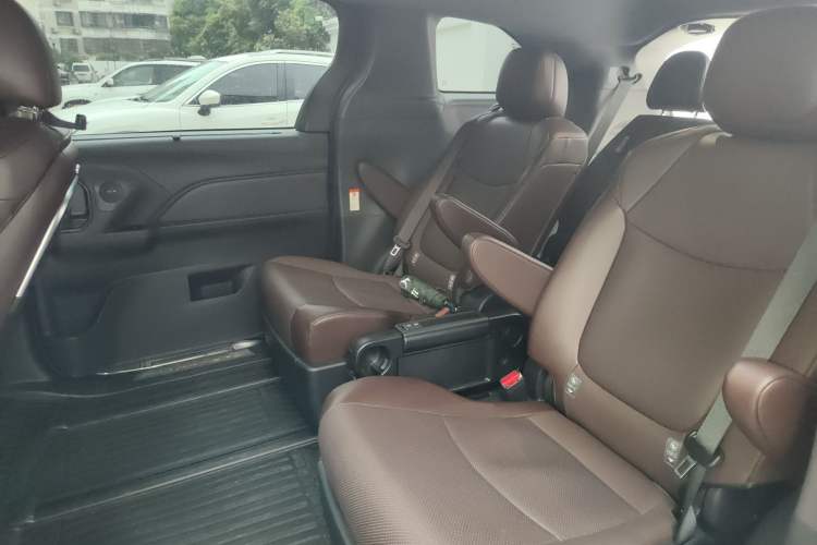 Used Toyota Granvia 2024 2.5L Hybrid Prestige PLUS Four-Wheel Drive Version Left Rear Seat