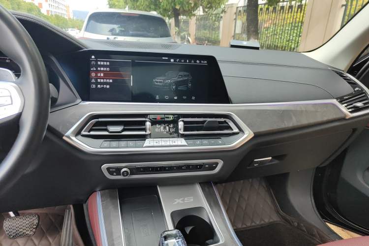 Used BMW X5 2022 Restyled xDrive 30Li Luxury Version M Sport Package Audio And AC Panel