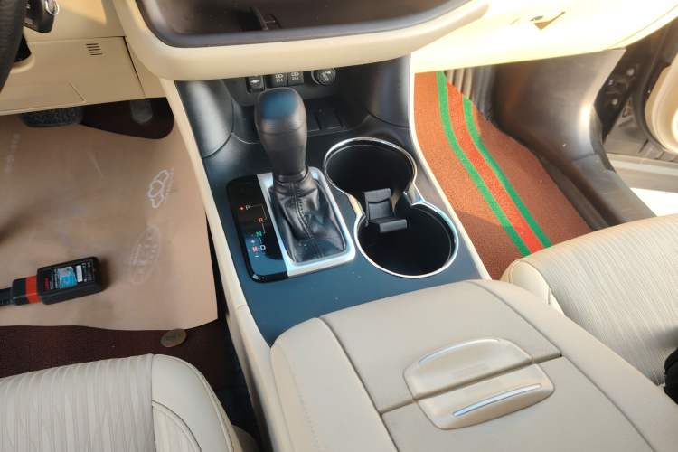 Used Toyota Highlander 2018 2.0T Two-Wheel Drive Elite Edition 7 Seats Emission Standard China V
