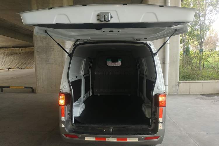 Used Jinbei Hiace X30 2021 1.5L Comfort Model Base Version (No Air Conditioning) Van China VI Standard SWC15M