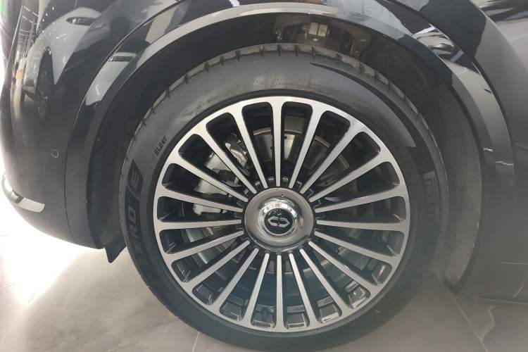 Used Hima AITO M8 2025 Extended-Range Ultra Version 53.4 kWh 6-Seater Edition Left Front Wheel Hub