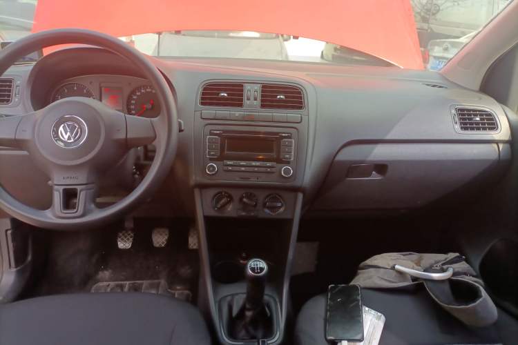 Used Volkswagen Polo 2013 1.4L Manual Fashion Edition Audio And AC Panel