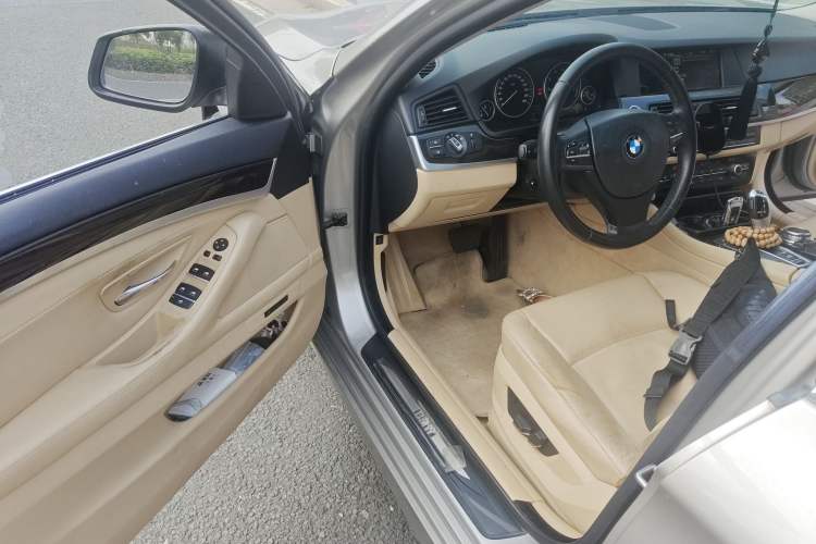 Used BMW 5 Series 2013 525Li Luxury Model
