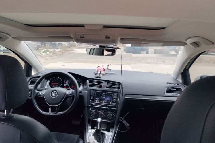 Used Volkswagen Golf 2018 230TSI Automatic Luxury Version
