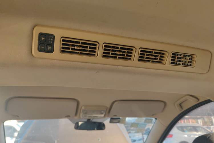 Used Dongfeng Fengon 360 2015 1.5L Manual Comfort 7-Seater China IV Standard
