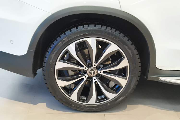 Used Mercedes-Benz GLC Coupe 2019 Facelift GLC 260 4MATIC Coupe SUV
