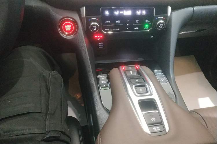 Used Honda UR-V 2024 370TURBO Two-Wheel-Drive Luxury Edition
