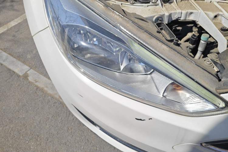 Used Ford Focus 2018 Hatchback Classic EcoBoost 180 Automatic Elite Model Right Front Headlight