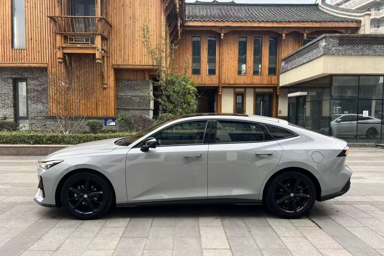 Used CHANGAN UNI-V 2022 1.5T Prestige Version
